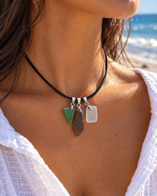 Leren ketting zilveren sluiting en wit / bruin / groen zeeglas (13)