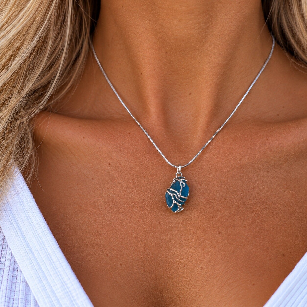 Zilveren ketting met turquoise zeeglas en koraal (27)