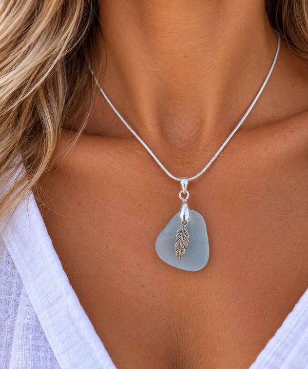 Zilveren ketting met ice aqua zeeglas en veertje (32)