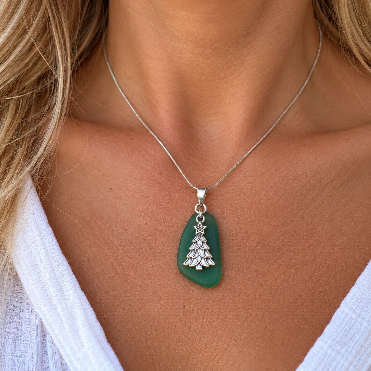 KERST Zilveren ketting met groen zeeglas en zilveren kerstboom bedel (41)