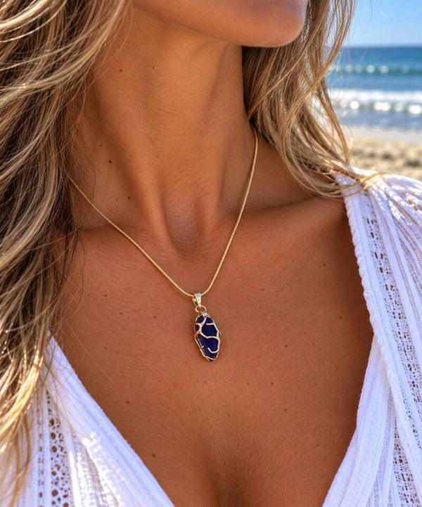 Zilveren ketting met blauw zeeglas en zilver koraal (7)