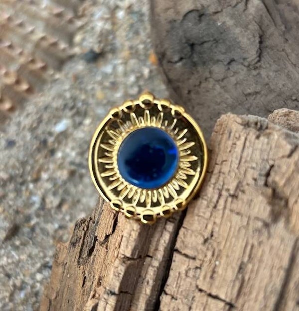 Goud kleurige ring met blauw zeeglas (65)