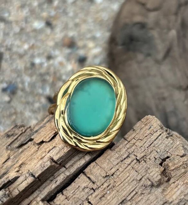 Goud kleurige ring met lichtblauw zeeglas (71)