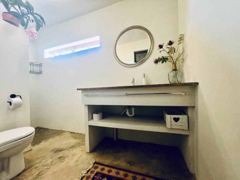 De Octopus Tropical Oasis Eco retreat Curaçao appartement \kolibrie badkamer