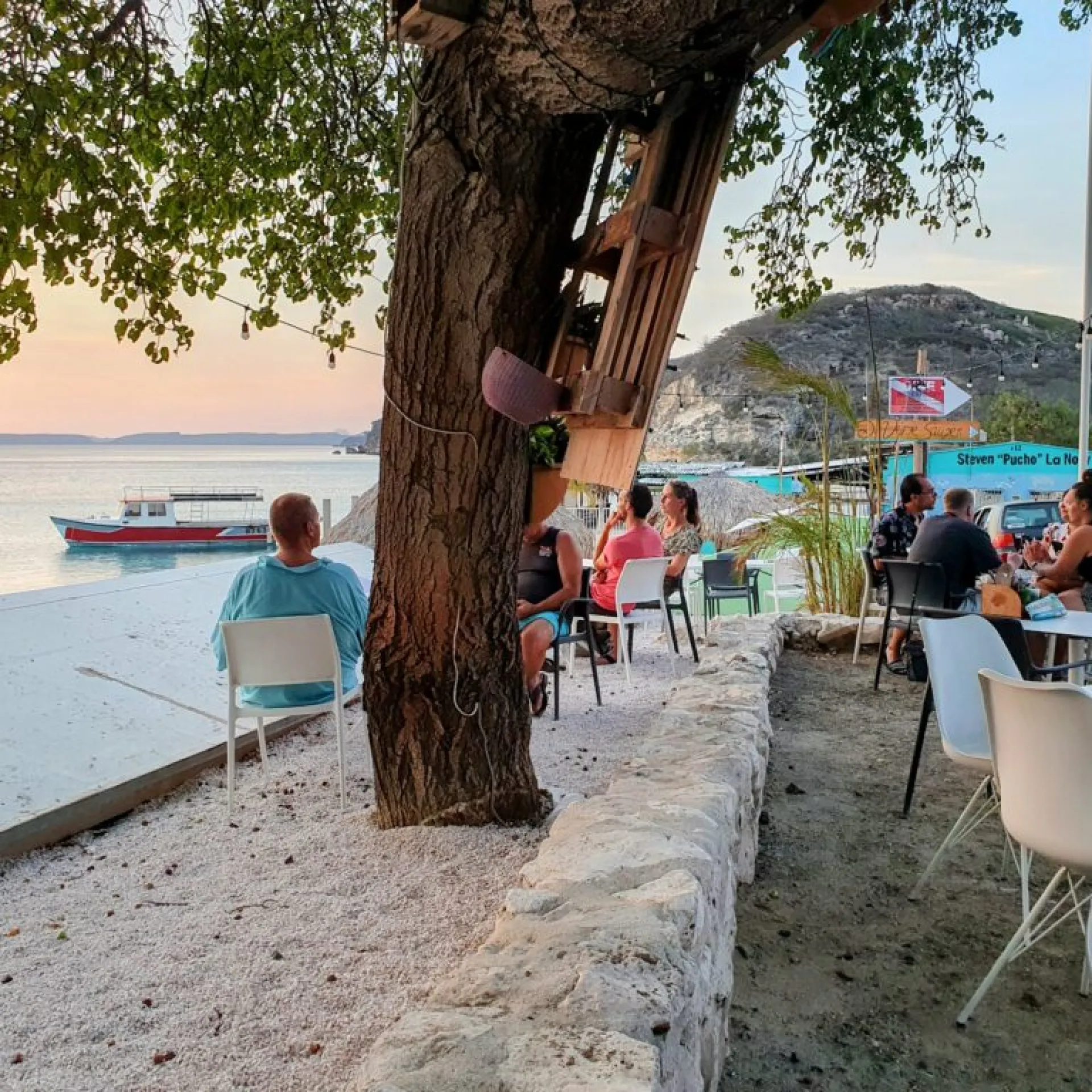 “De Octopus” appartement Curaçao restaurant diverse sauzen