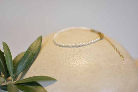 Armkette aus Süßwasserperlen zart