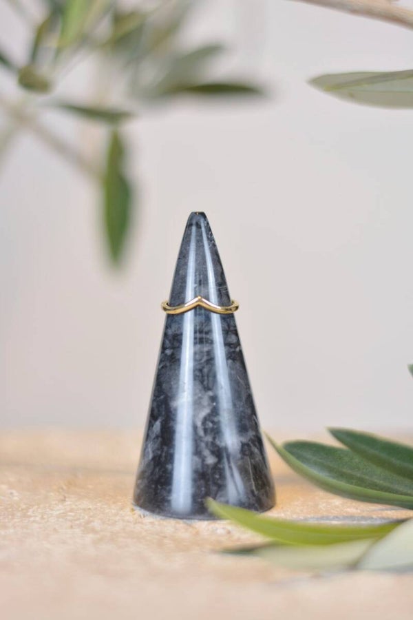 Elegant V-Form offener Edelstahlring