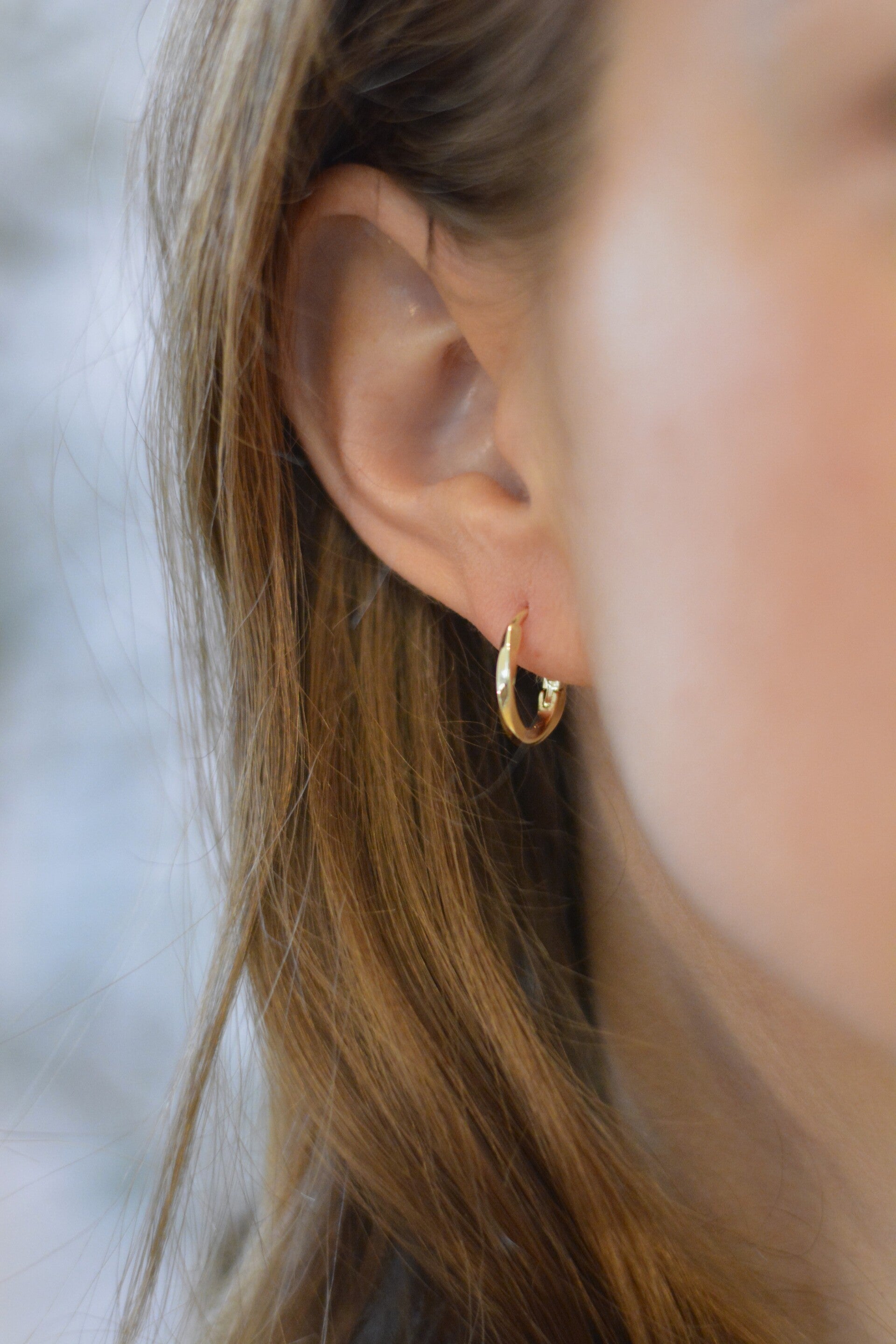 Zarte Creolen 'gedreht' aus rostfreiem Edelstahl – langlebige Ohrringe für jeden Anlass