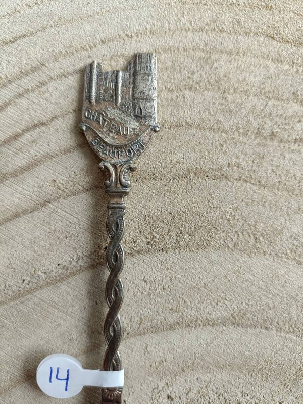 14. Luxemburg "Chateau Beaufort"