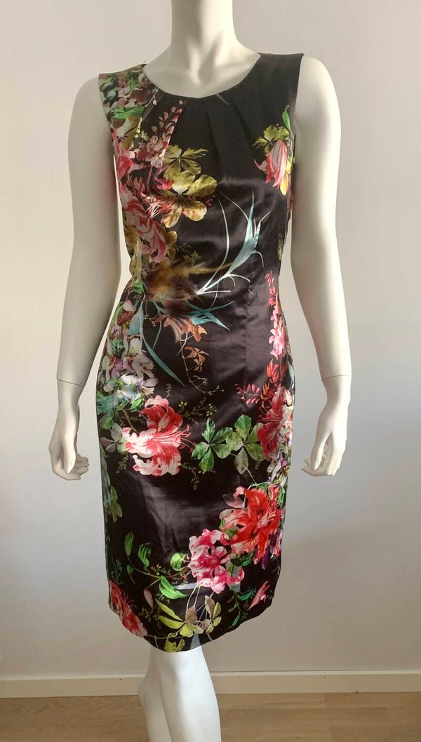 Svart silke kjole med blomster