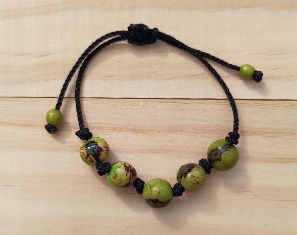 Bracelet en graine acai verte