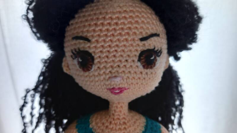 Mara je Lutka iz Maljine skrinjice s posebnim mestom v naših srcih. Predstavlja glavno junakinjo iz novele "Mara, vilinska kraljična". Je črnolasa princesa, ki ima oči tako globoke in temne, kot najtemnejše noči. V njih pa se zrcalijo iskre zlatih zvezdic