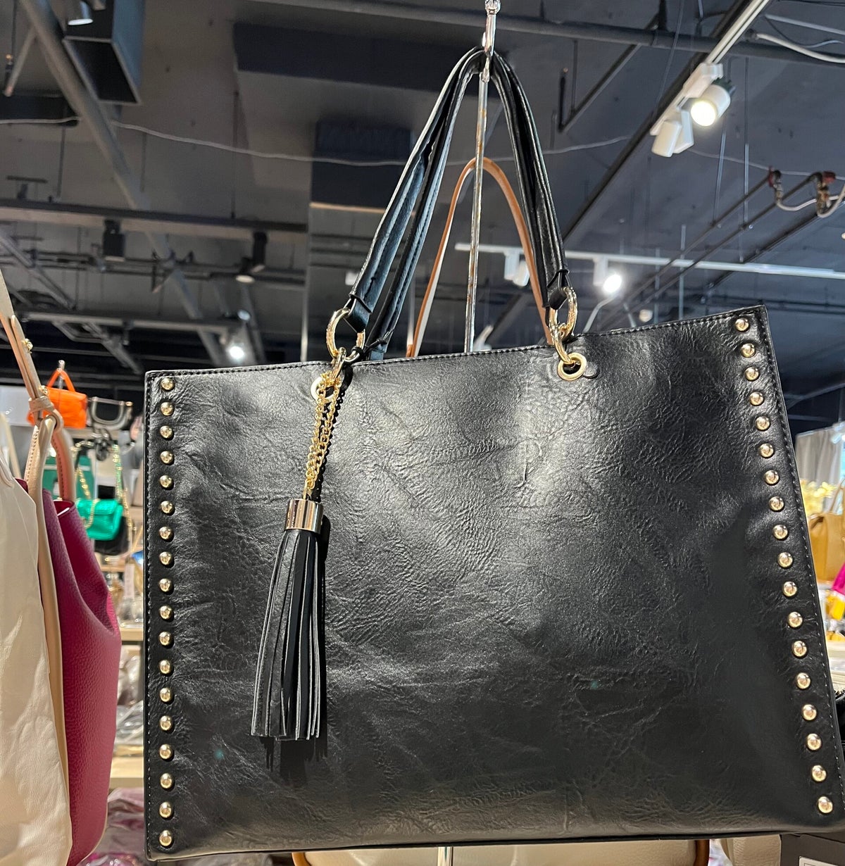 Sac à Main Avec Studs Et Oeillets Noir - Format Moyen, Bandoulière Réglable
