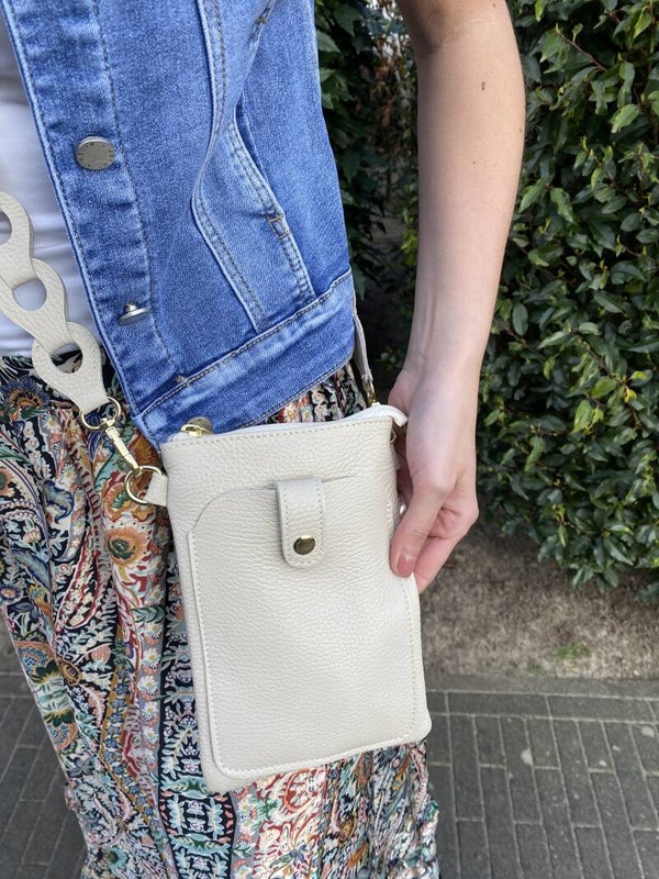 Leren telefoontas zand