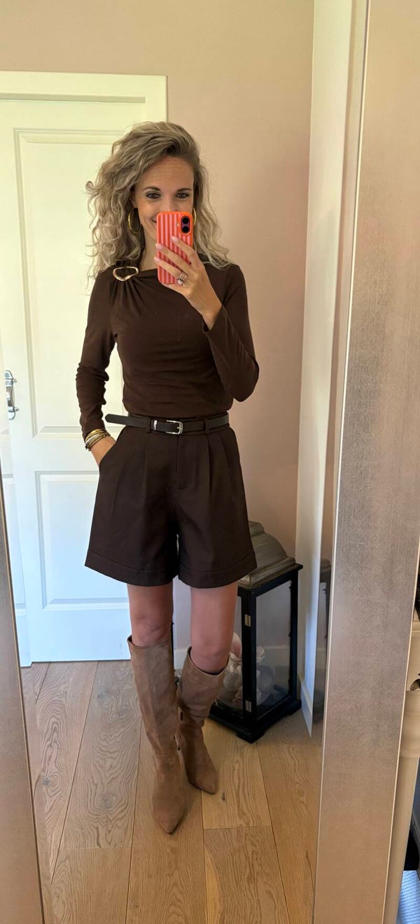Short bruin met riem PC127
