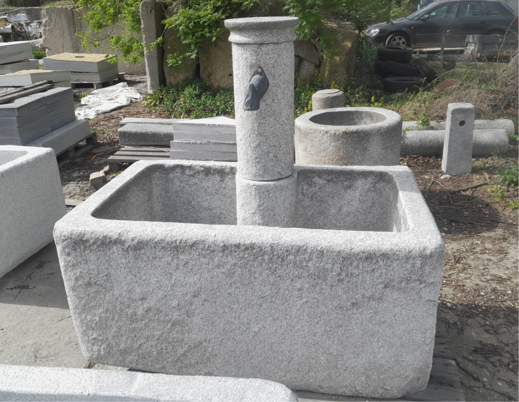 Granitbrunnen mit Brunnensäule, rechteckig, 120*83*60