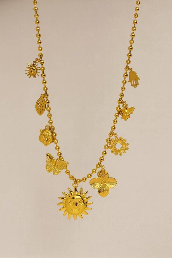 𝑪𝒐𝒍𝒍𝒂𝒓 𝒄𝒉𝒂𝒓𝒎𝒔 𝒕𝒆𝒏𝒅𝒆𝒏𝒄𝒊𝒂.