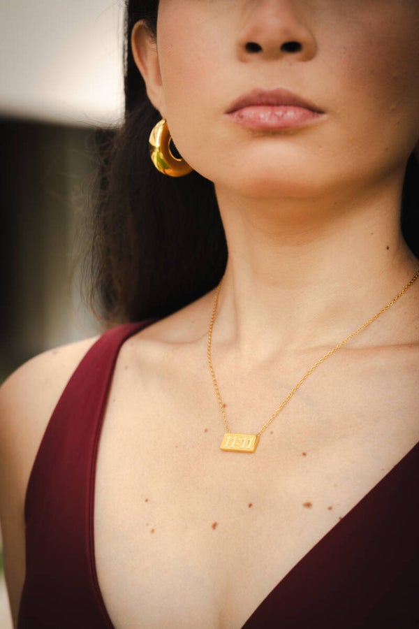 𝑪𝒐𝒍𝒍𝒂𝒓 11 11 𝑮𝒐𝒍𝒅𝒆𝒏.