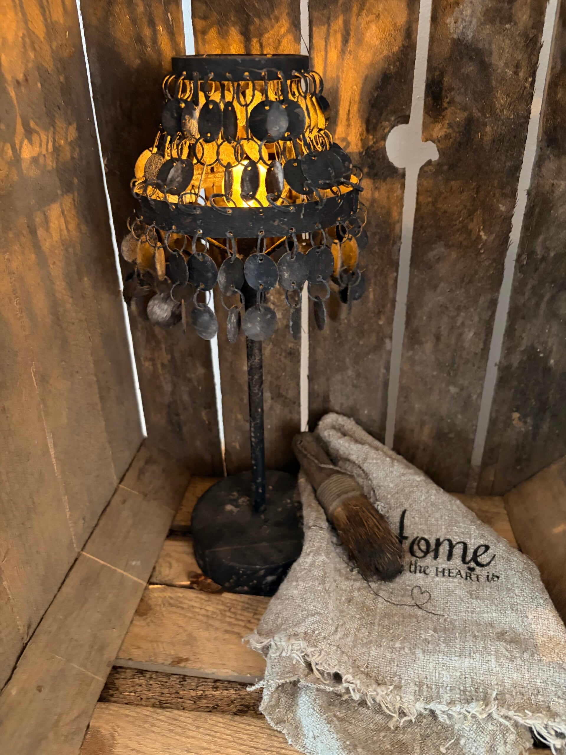 Sfeerlampje met metalen bedeltjes