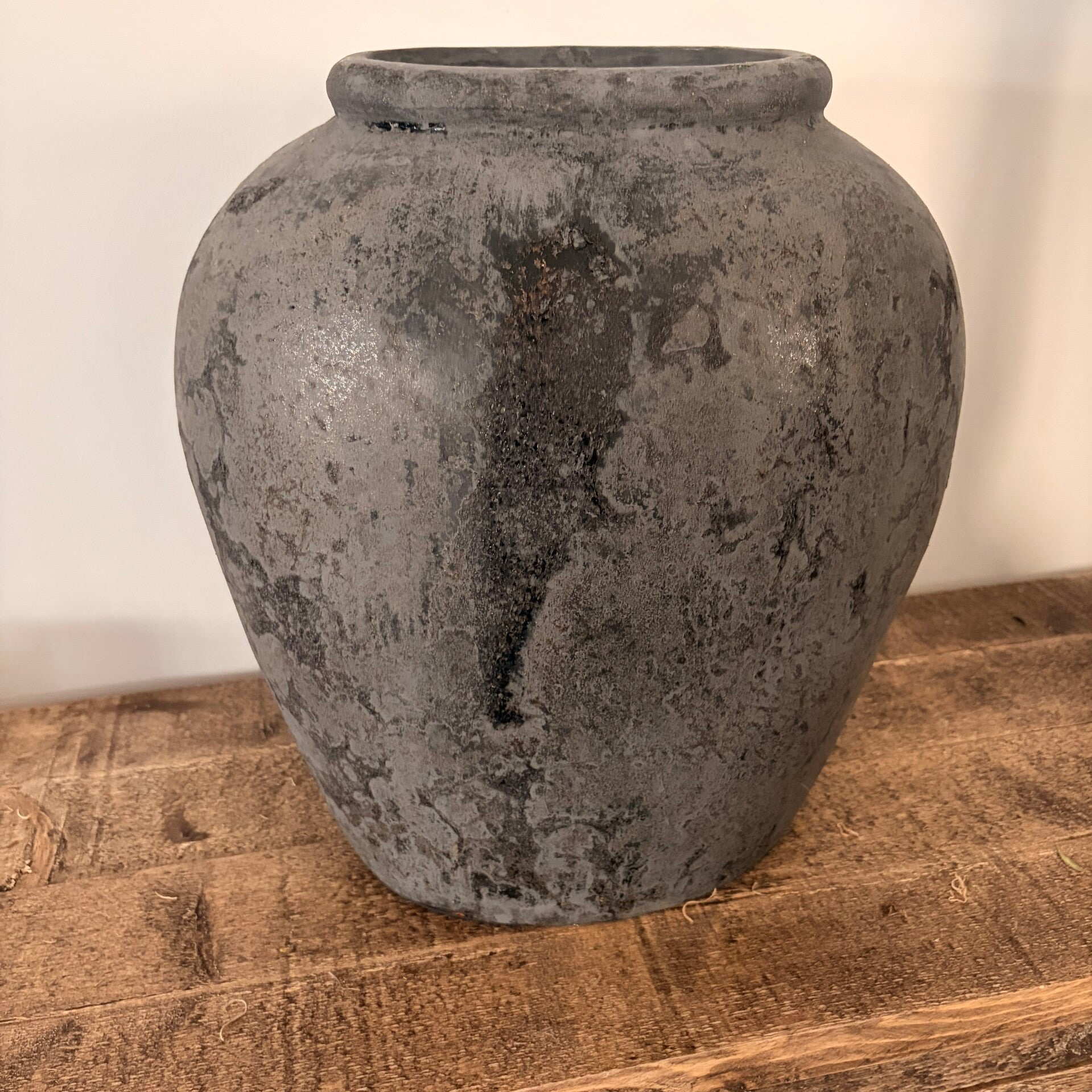 Ovale grijze pot