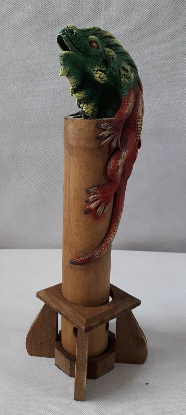 Toren wierookbrander - Leguaan.