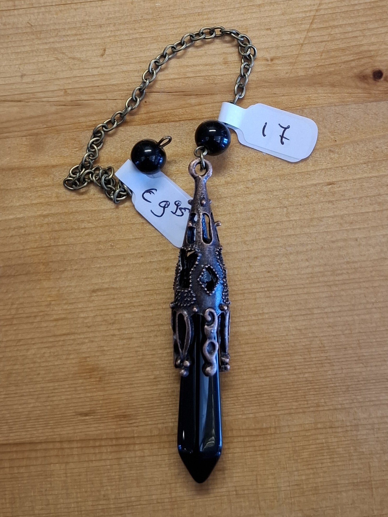 Pendel 17 - Zwarte synthetische edelsteen.