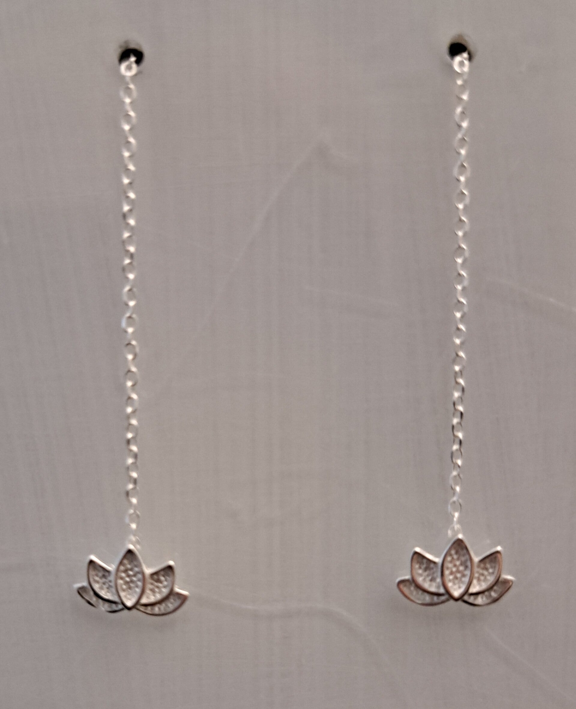 Elegante Sterling zilveren oorbellen Lotusbloem met lange ketting.
