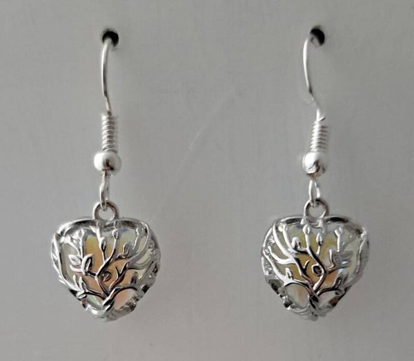 Zilverkleurige oorbellen met Maansteen en de Tree of Life.