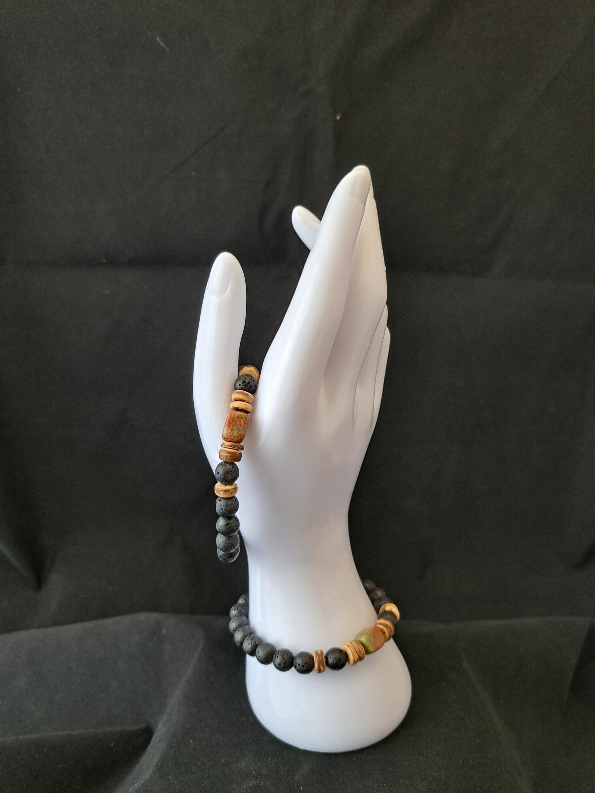 Armband - Zwarte natuursteen met Unakiet.