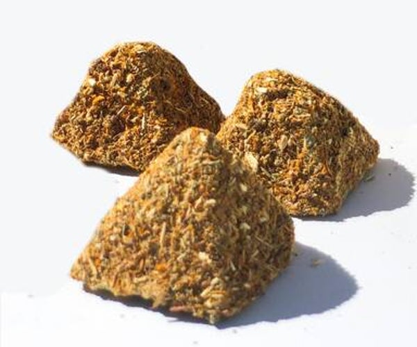 Energiepiramide met Citronella, Calendula en Wijnruit.