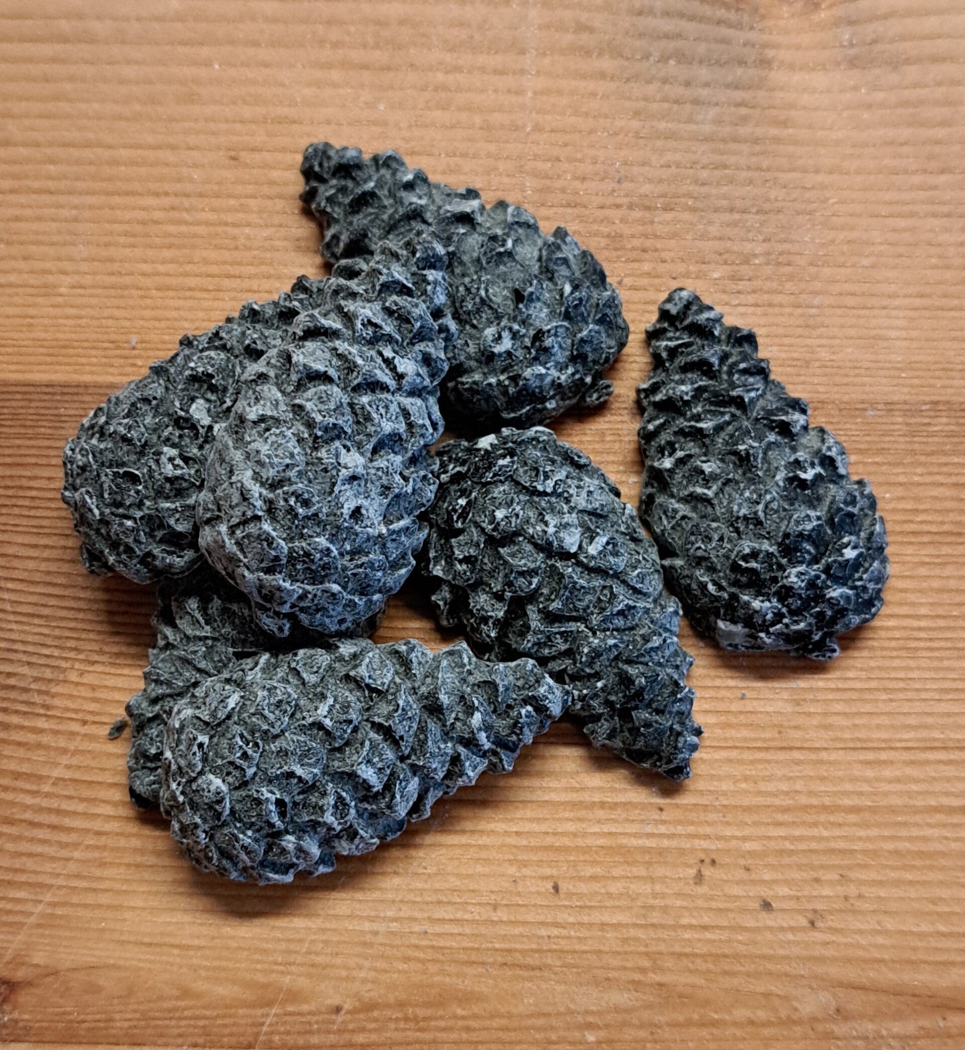 Quinnwood - Dennenappel (kl) Black Musk.