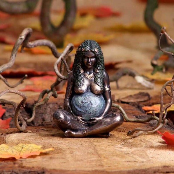 Moeder Aarde, zuster van de duizendjarige Gaia. (mini)