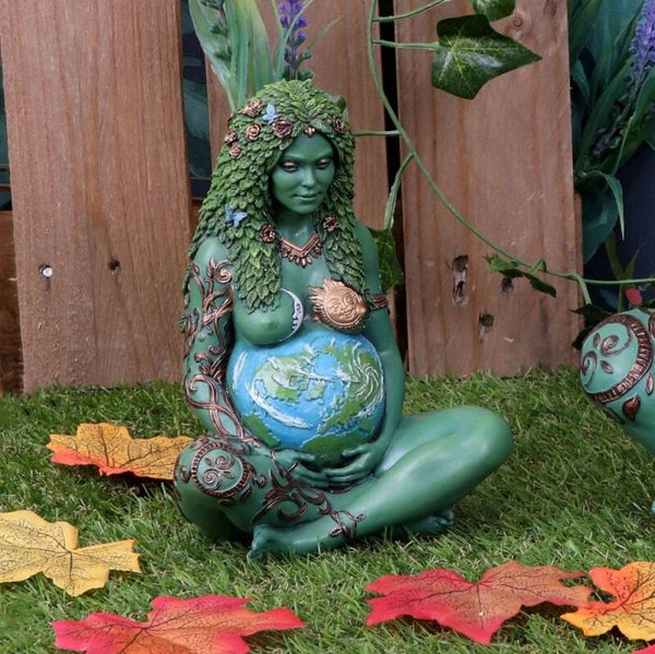 Moeder Aarde, zuster van de duizendjarige Gaia.