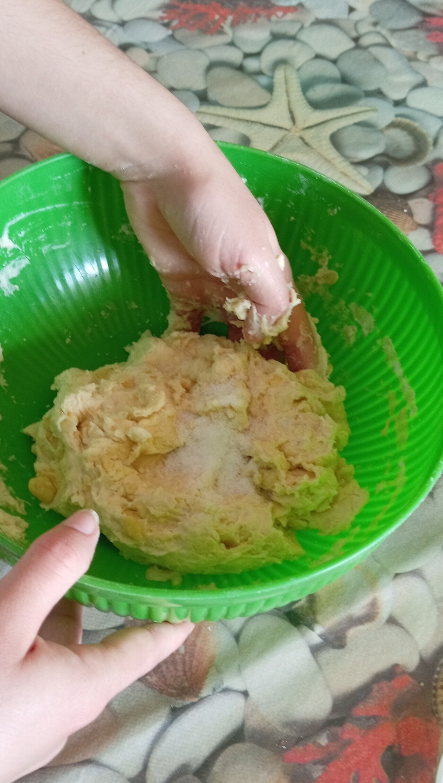 Unire l'olio e mischiare.