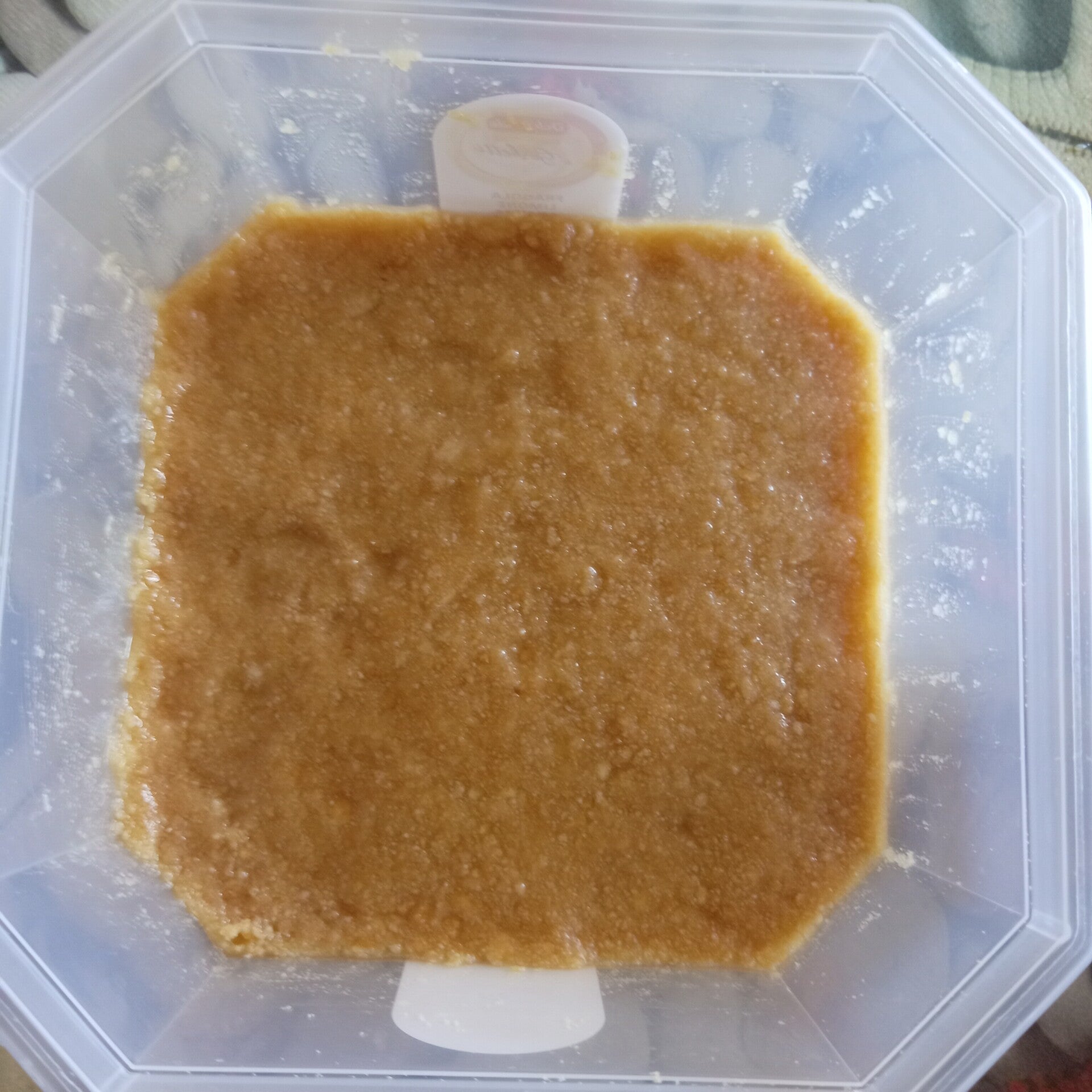 Biscotti trittati e burro.