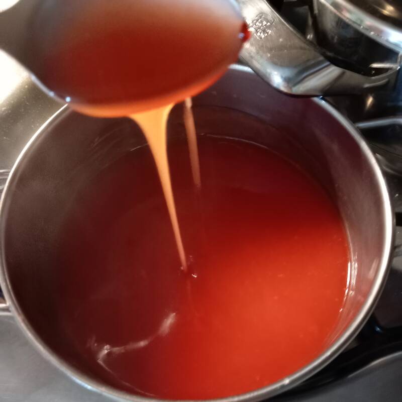 La glassa deve essere di una consistenza un po densa.