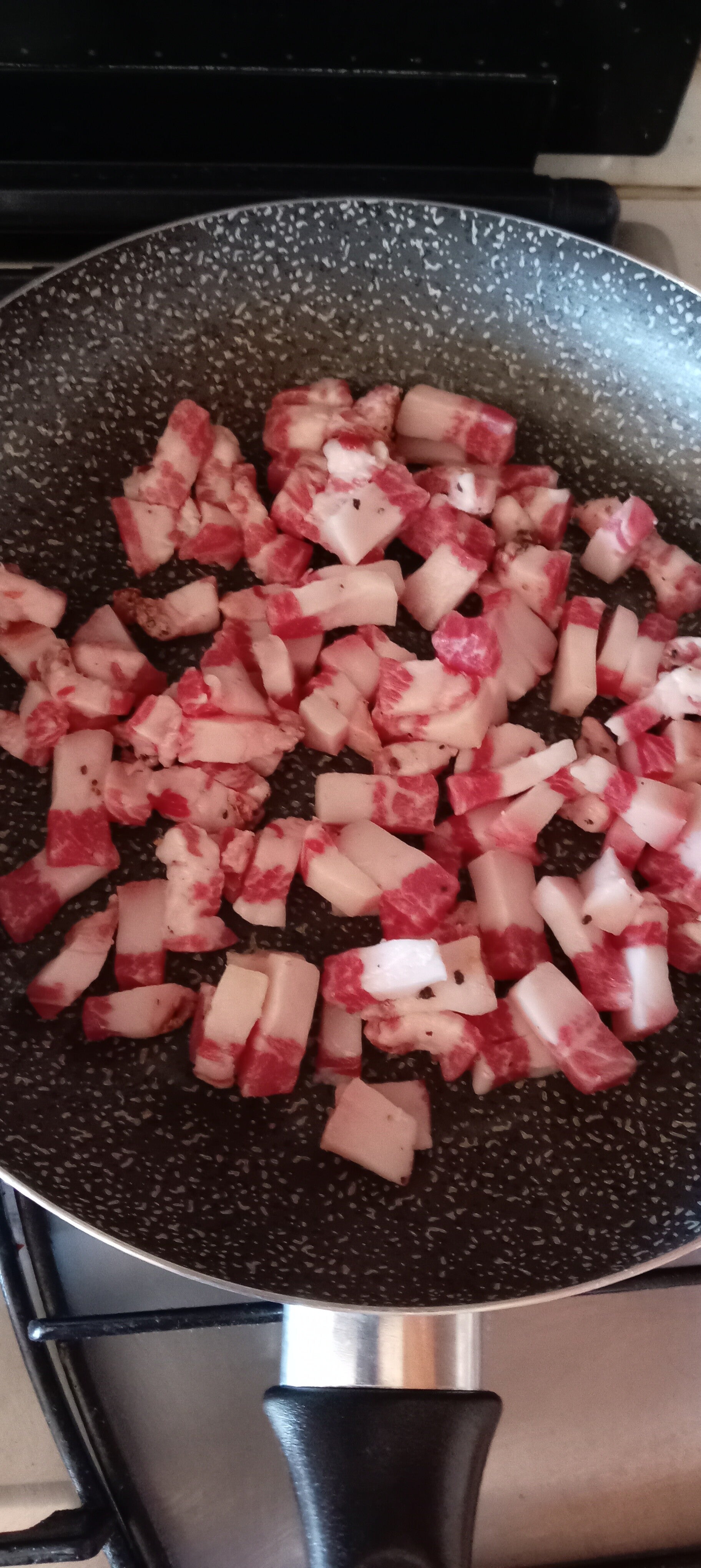 Guanciale in padella.