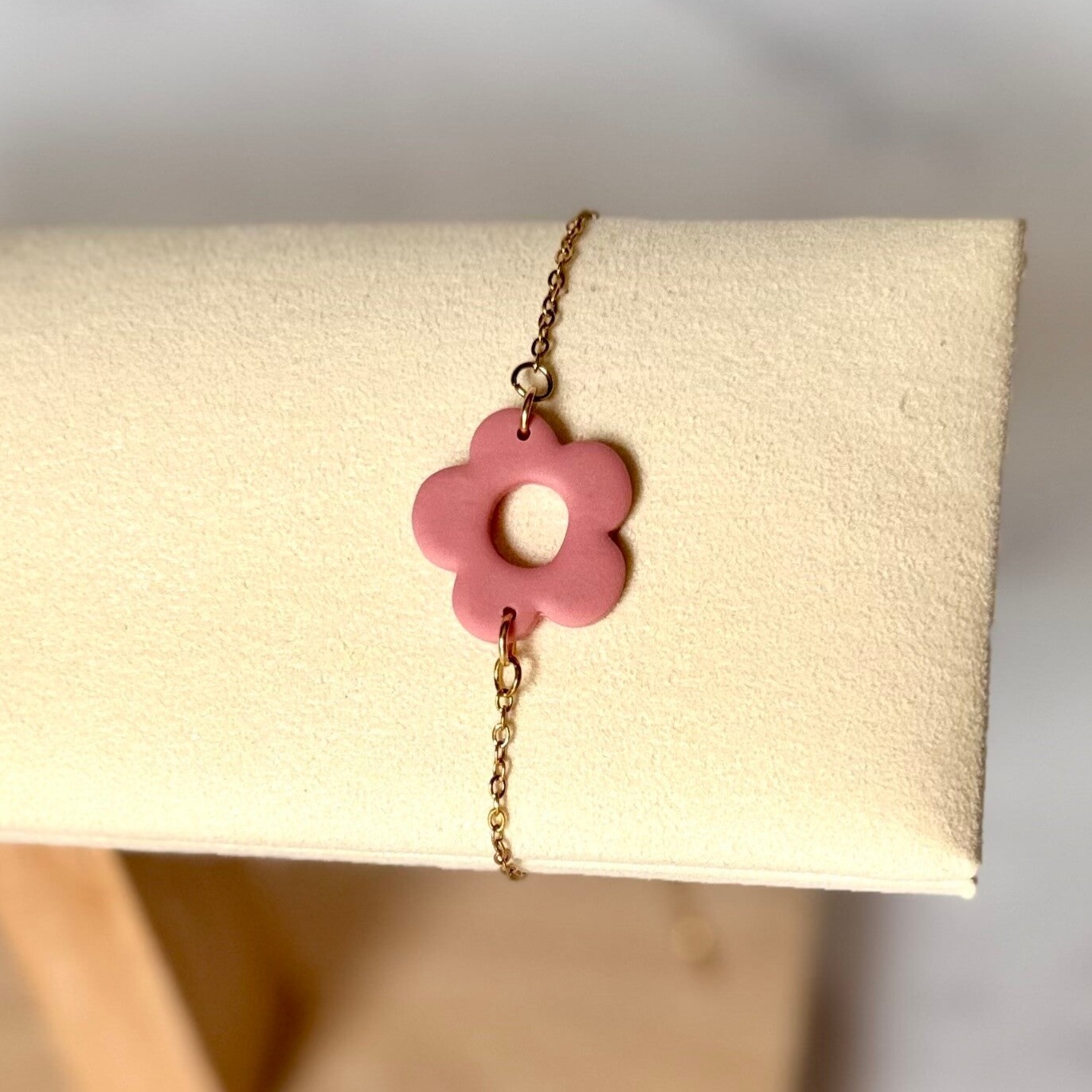 Armbandje bloem roze