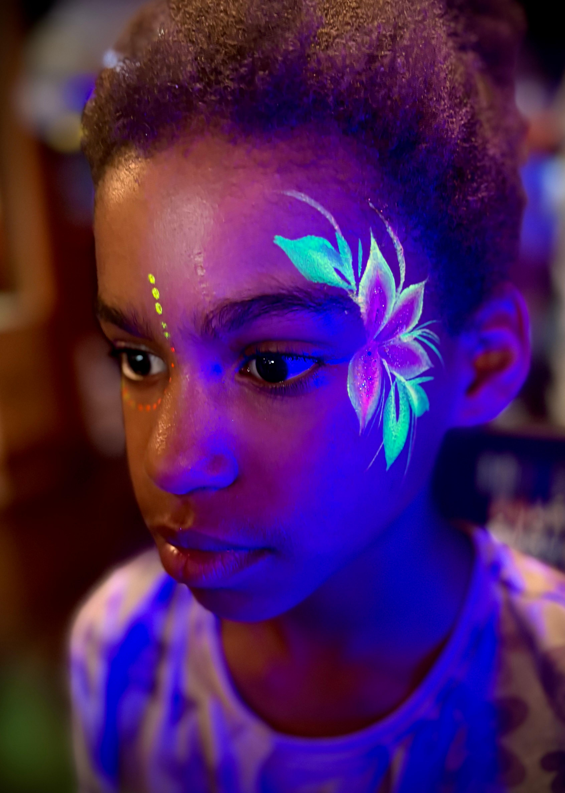 maquillage papillon Néon-Fluo