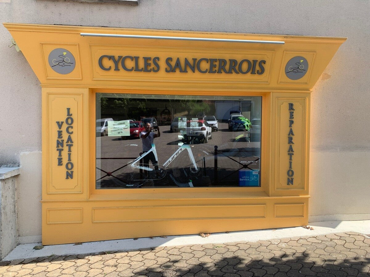 Cycles-Sancerrois-side-display-window