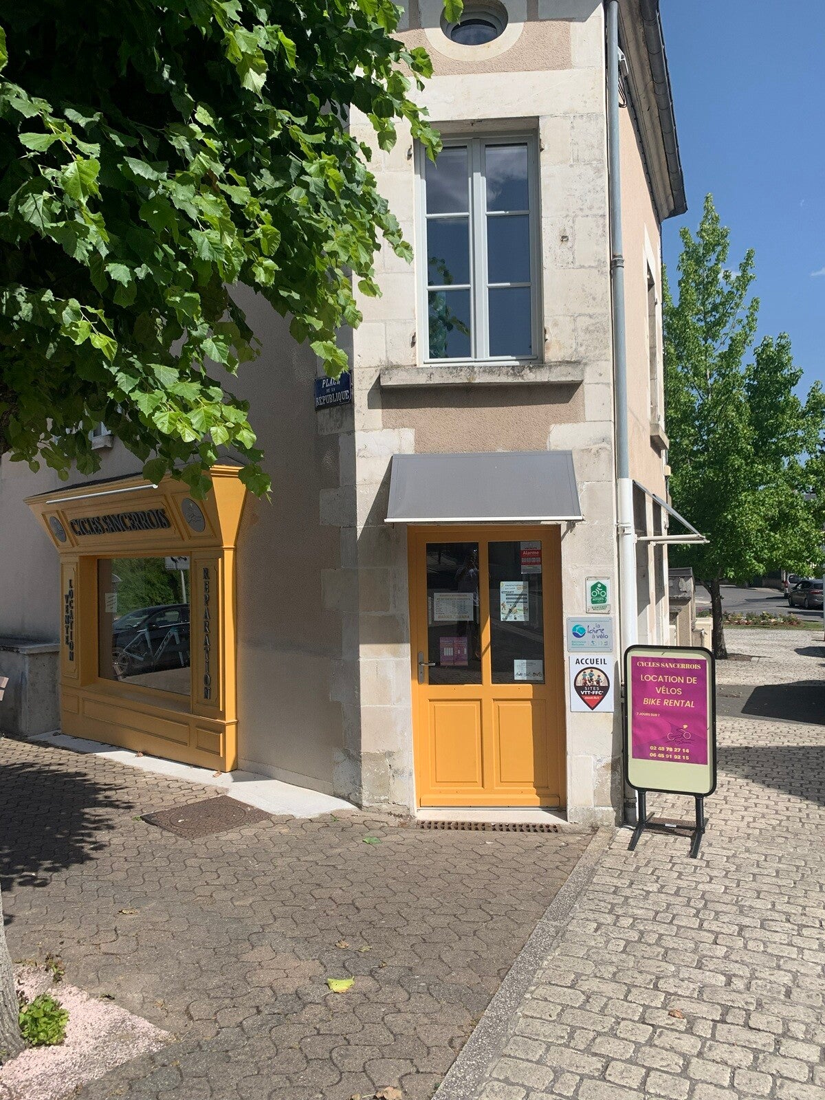 Cycles-sancerrois- entrance--door