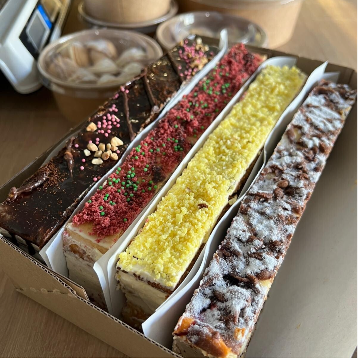 Wyjątkowe Boxy Ciast na Komunię – Tradycja w Nowoczesnym Wydaniu! ✨
