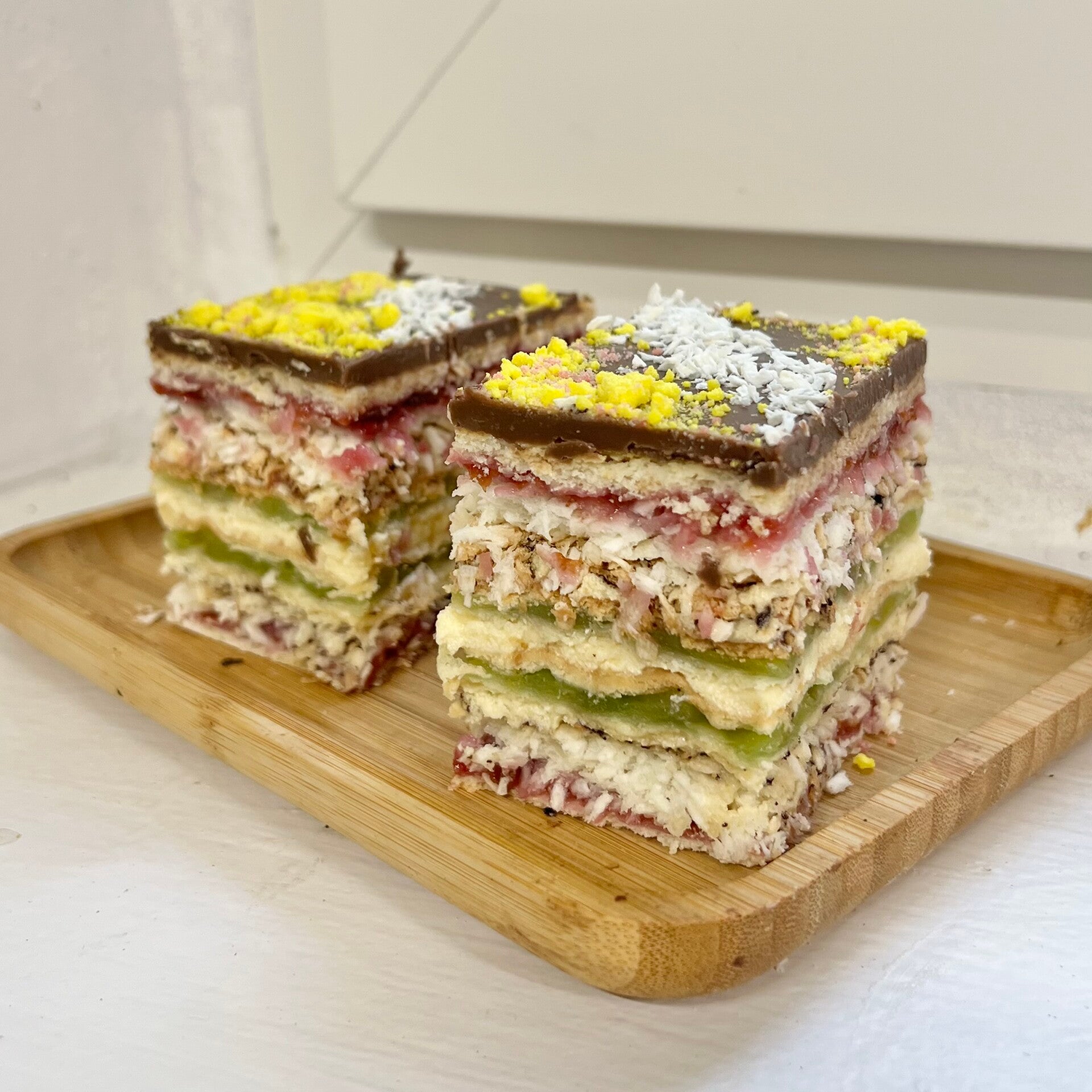 Jabłkowo–kokosowe ciasto – delikatny, domowy deser z nutą malin