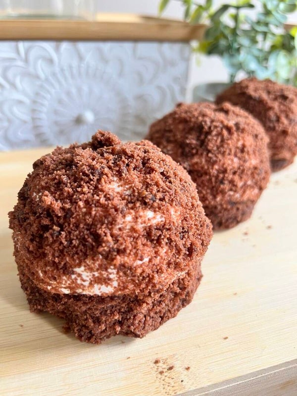 Kopiec Kreta z brzoskwiniami