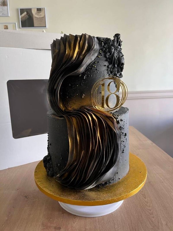 Tort artystyczny w stylu black & gold