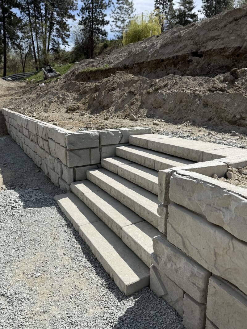 Steps between large-block retaining walls