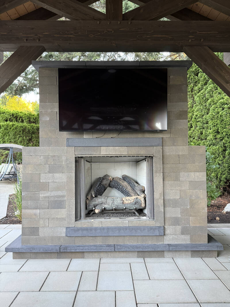 Outdoor fireplace masonry and finishing