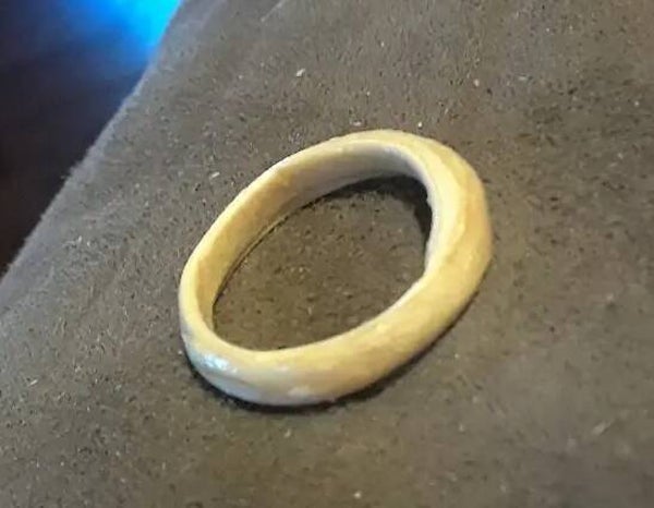 Oak wood ring size 10.