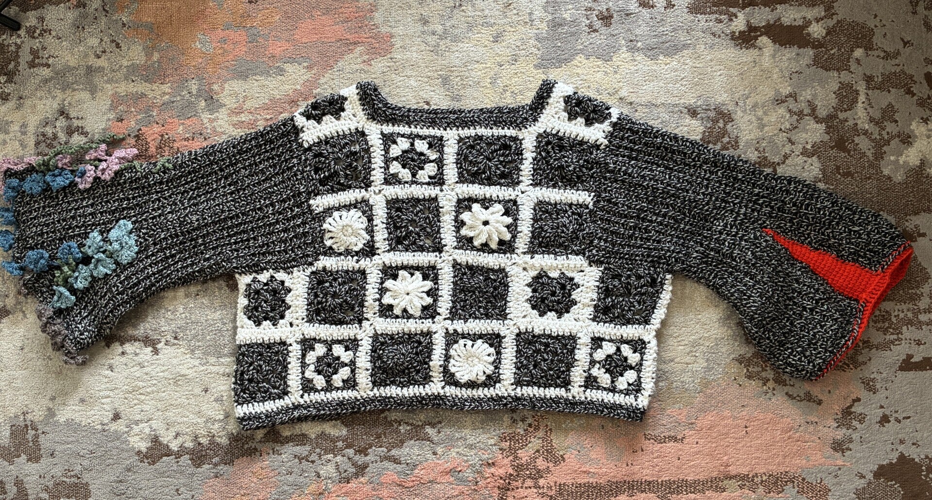 Knitwear No. 04 – Black & Bloom