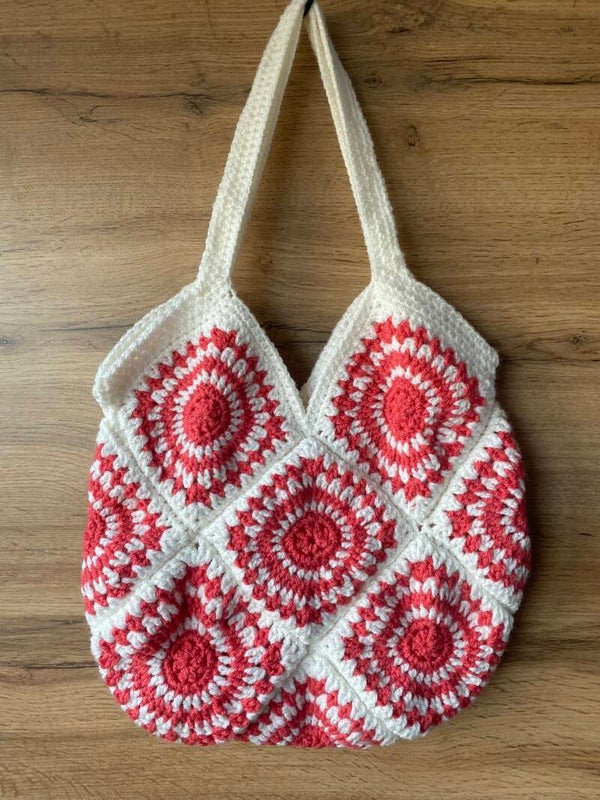 Everyday No. 20 – Handmade Crochet Coral Granny Square Shoulder Bag